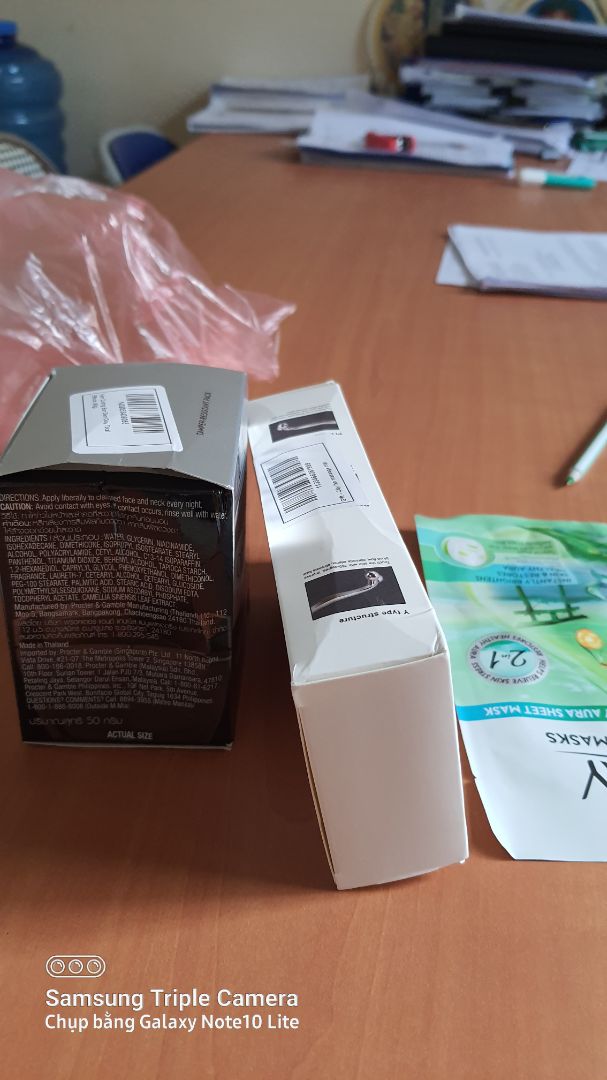 việc đóng gói sản phẩm rất cẩu thả, không có chống sốc nên hộp móp méo nhìn xấu ghê, mua làm quà tặng  nên bị mất sang vì cái hộp sp bẹp rúm, còn chất lượng hi vọng là phù hợp với người dùng.