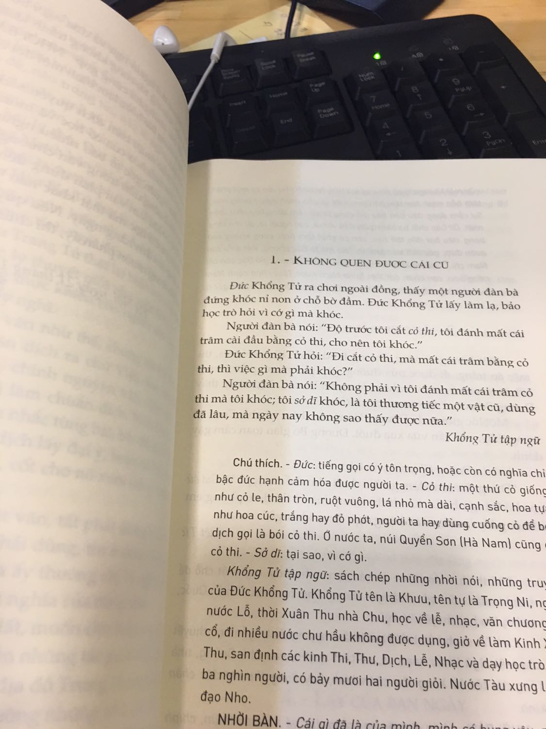 Tích truyện hay, ý nghĩa, nên đọc. Minh có 1 điểm trừ đó là giấy k được đẹp, in chữ hơi mờ và nhỏ. Về vận chuyển do để trong hộp lớn hơn kích thước sách nên khi vận chuyển góc sách bị va đập dẫn đến bị long gáy. Mình nx để tiki lần sau chú ý