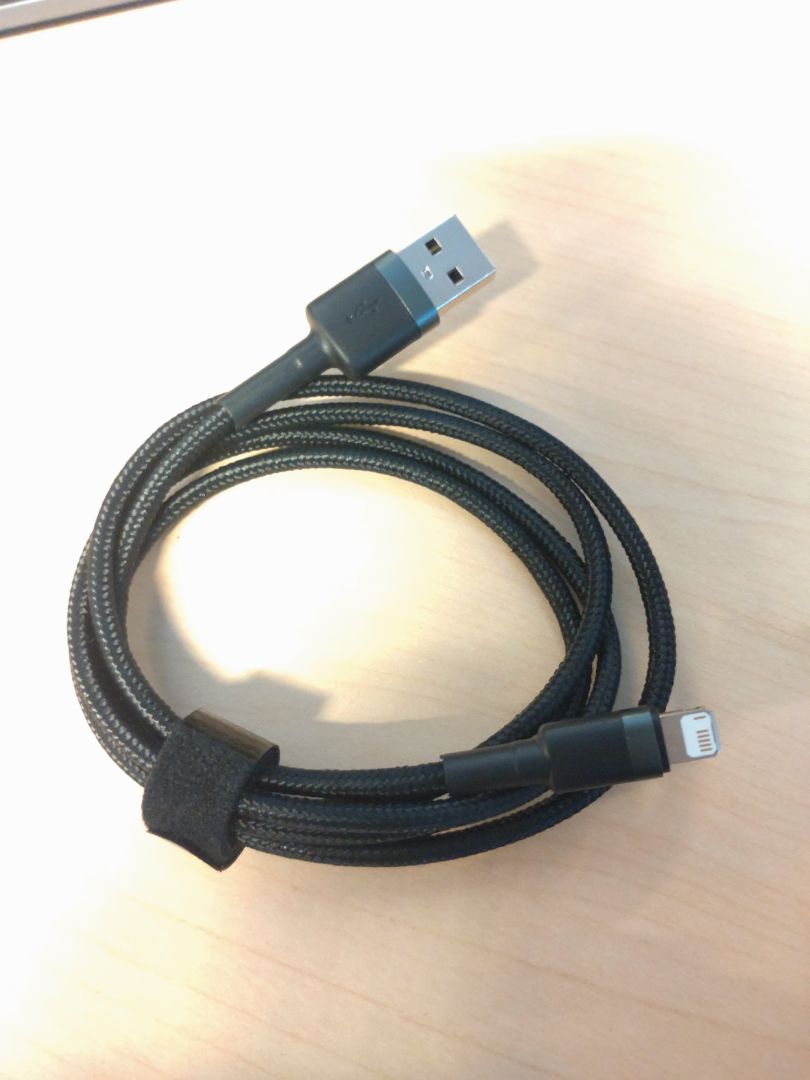 Cable màu không giống hình