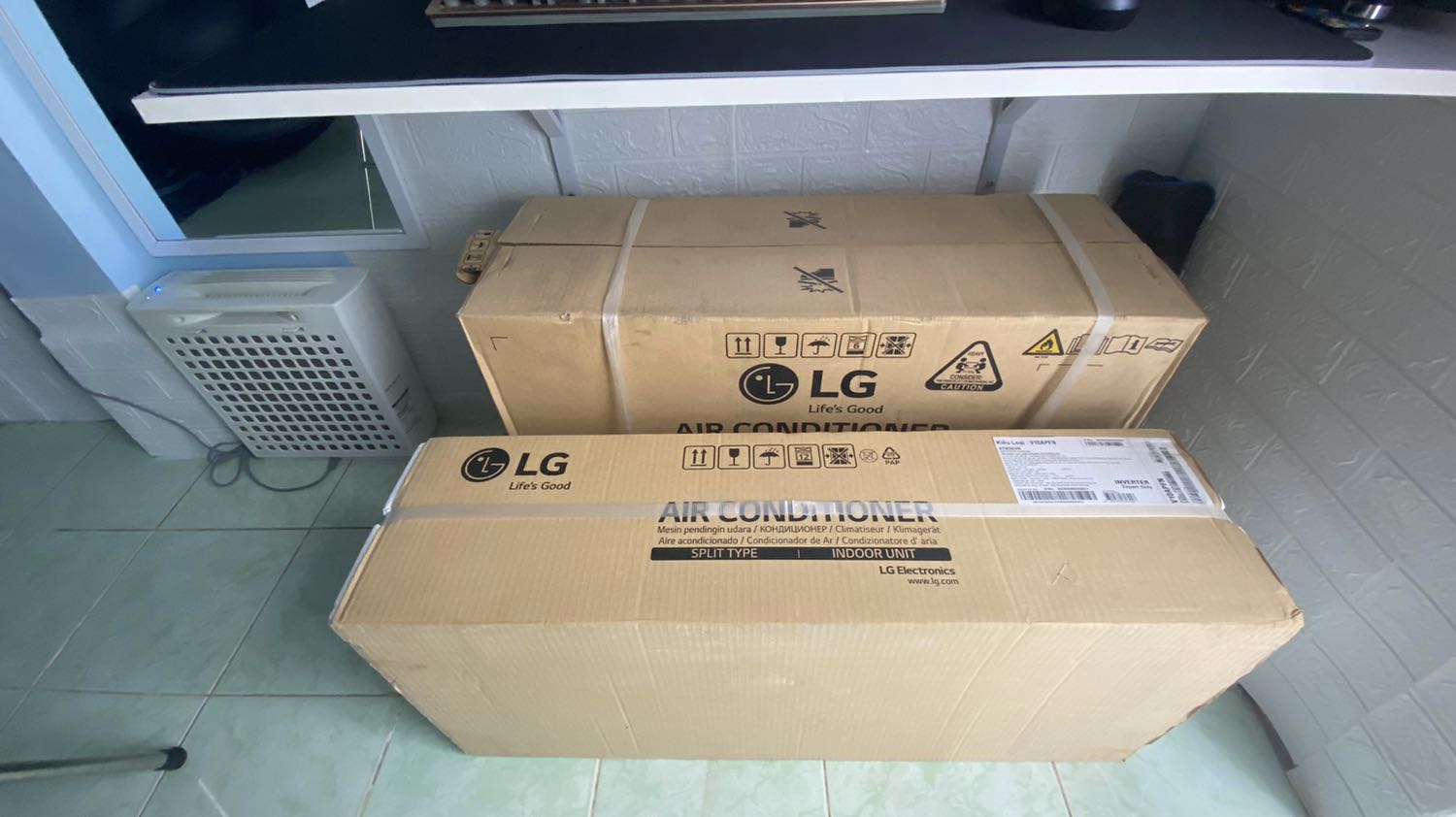 Sản phẩm tốt,không ồn
Làm lạnh nhanh,rất đáng để mua. 
Lắp đặt không hút chân 0,ren dây đồng không chuối xuốg đất. ( ko bt có bavia rớt vào ống ko ?)
Dịch vụ lắpj đặt tệ nên 2 sao.