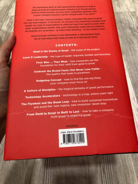 Sách mới toanh còn lớp màn co. 
Hình thức: Cực thích vì bìa cứng đen tuyền có lớp bìa giấy rời in tựa đề, giấy xốp dày, màu ngà giúp đọc đỡ nhức mắt. Cỡ chữ vừa, dễ đọc. 
Mình mua lúc giảm còn 239k. Rất hài lòng