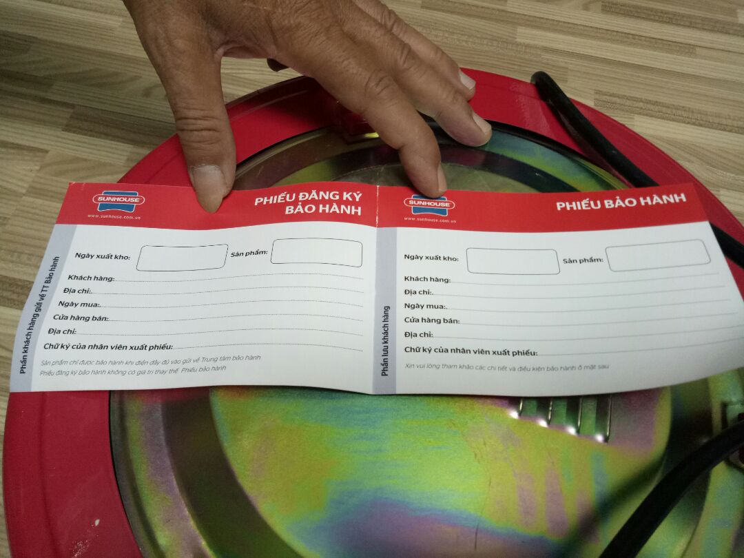 hàng mua từ tháng 6 dùng 1 lần thấy ok lần thứ 2 thì chết hẳn, ko sôi đc tý nào, lật *** lên xem tem bảo hành thì thấy đã bị sử dụng từ bao h rồi, phiếu bh ko ghi j.