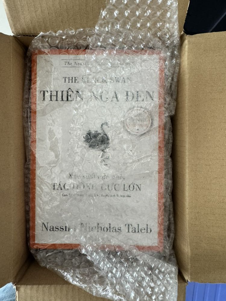 Mình được giới thiệu tác giả này nên mua 1 bộ luôn 3 cuốn. Về mua sách, giao & gói hàng của tiki chưa bao giờ làm mìh thất vọng, 5 sao.