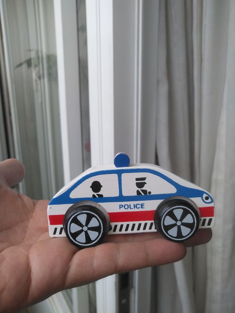 Đồ chơi rất đẹp, an toàn, không có góc nhọn, màu sắc hài hoà. Mình rất là thích