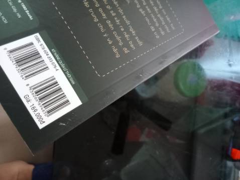 Shop giao sách xước quá nhiều. Nhìn rất mất thẩm mỹ