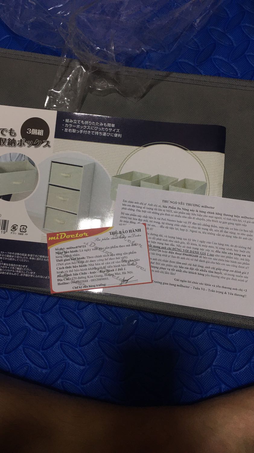 Shop đóng gói cẩn thận
Giao hàng siêu nhanh
Hộp cứng cáp. Màu sắc trang nhã. Đẹp
Có card kèm thư ngỏ cẩn thận thận
Lưu ủa kích thước hộp để mọi người dễ chọn: dài x rộng x cao là 38x25x25. 
Hộp k có nắp nhé mọi người