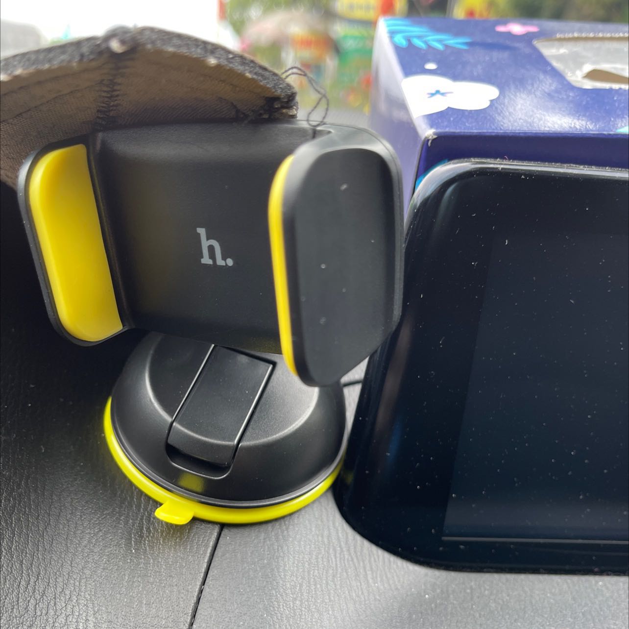 Đặt 1 mẫu giao mẫu khác, ngừoi nhà không biết tháo ra nên phải sữ dụng