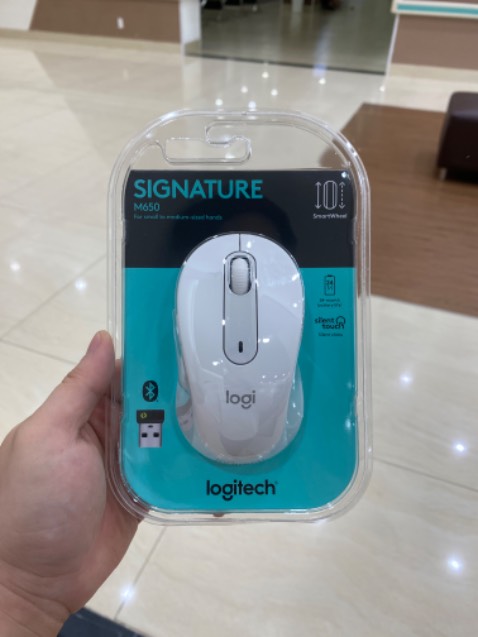 Nhỏ nhắn vừa tay, màu trắng nhìn khá đẹp và sang, rất êm không nghe tiếng 👍🏻