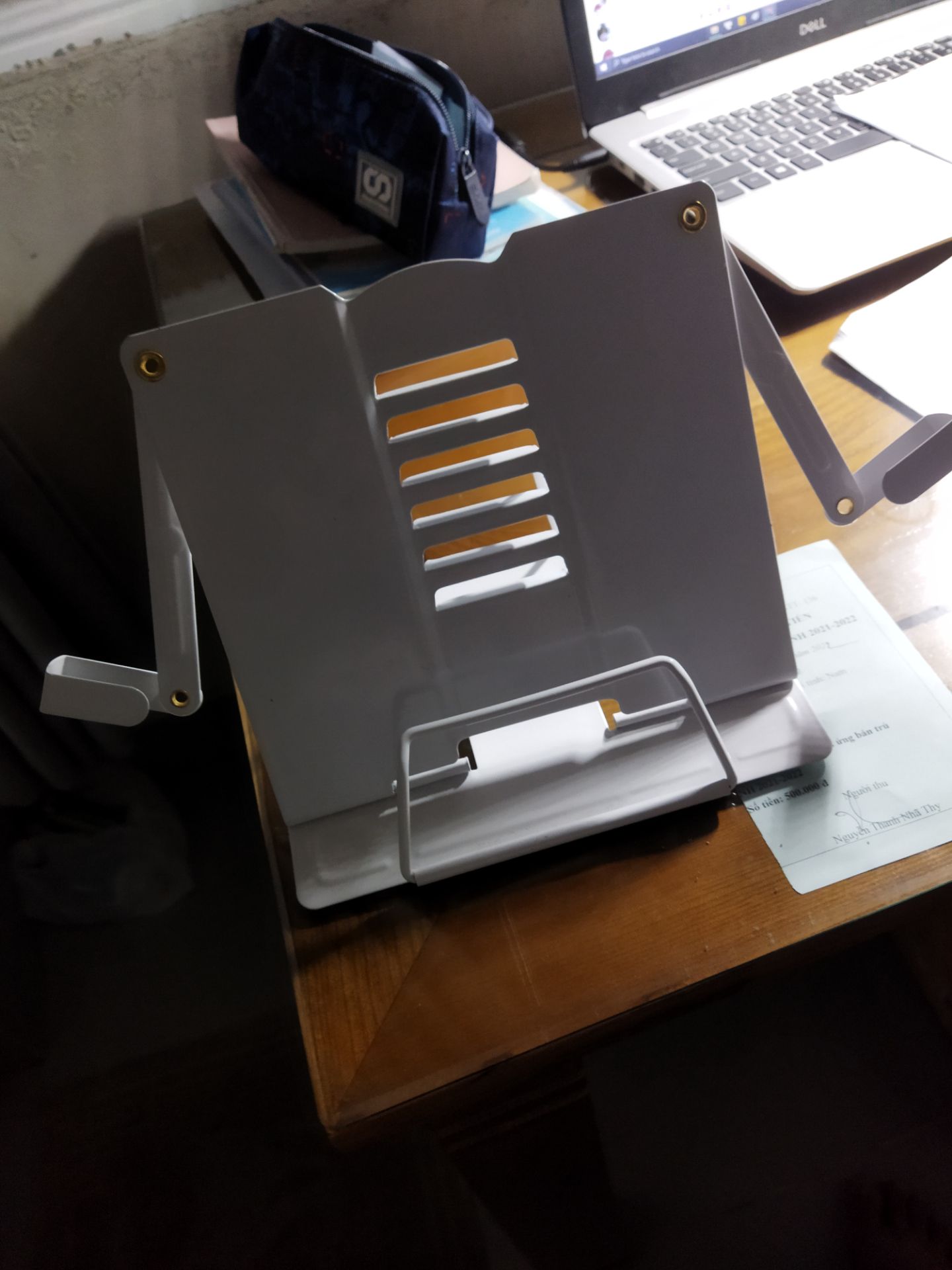 Giao hàng đúng hẹn. Sản phẩm tốt, rất chắc chắn.