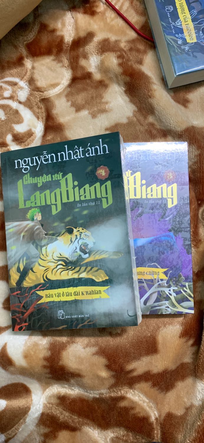 Mới như chưa bgio mới :((((( mình rất cảm ơn tiki vì sự mới của sách.. mình đã lỡ mua *** và *** tập 1,2 nhưng thật sự thất vọng vì độ mới shop hứa giao cho mình.
Cảm ơn Tiki nhiều mình thực sự rất hài lòng :((