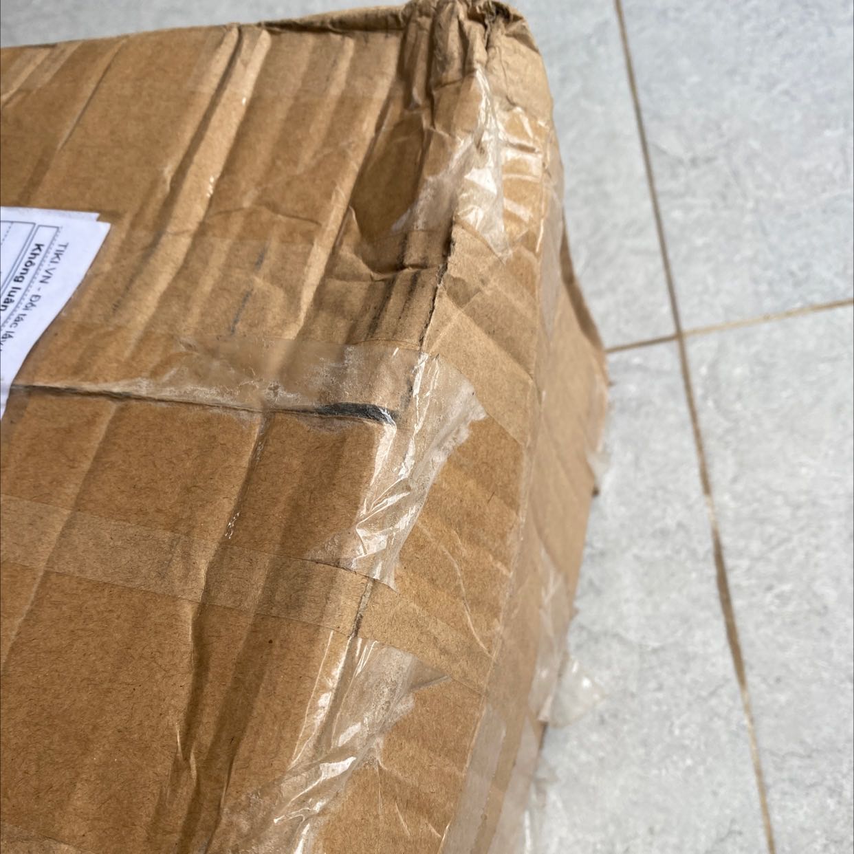 Mình góp ý với shop những điều sau sau nhiều lần mua hàng :
1. Shop đóng hàng quá lỏng lẻo, tới nơi thì thùng carton luca nào cũng bị tuột keo. Vận chuyển bao giờ cũng quăng hàng nhiều nên việc đóng 1 lớp băng keo tới nơi hàng tuột keo là chuyện bt. Shop nên đóng hàng kỹ 1 xíu.
2. Shop tặng chuông mà cái nào cũng bị oxy hoá thì ko nên tặng nha shop.