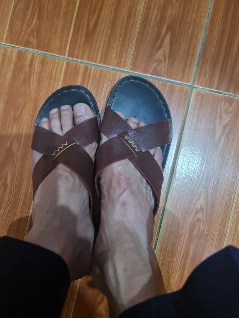 Hàng đẹp, đi êm chân. Bền thì phải dùng mới biết đc.