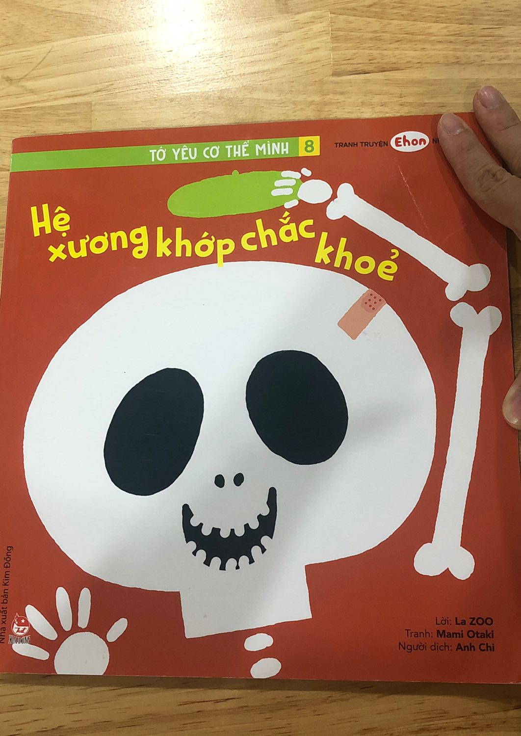 Sách in đẹp, nội dung bổ ích, được trình bày dễ hiểu, phù hợp cho các bé tìm hiểu về hệ xương khớp của cơ thể