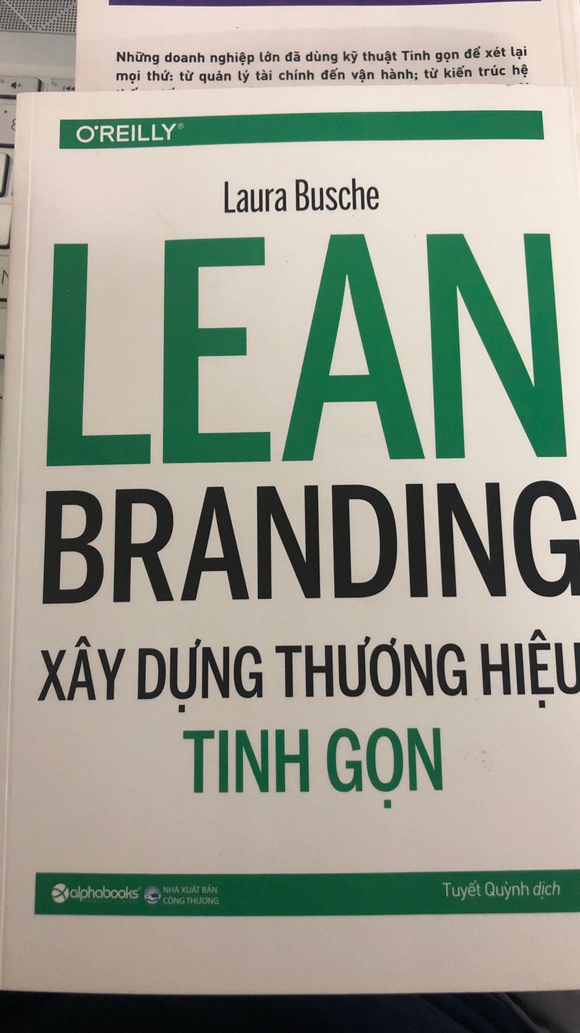 Bìa sách sơ, và bụi. Không