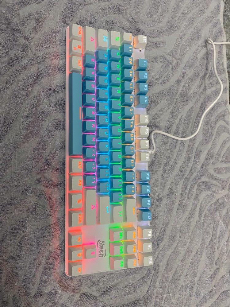 mới nhận hàng sáng nay. 
Nhìn nhận ban đầu bàn phím sử dụng khá tốt, đánh êm tay, đèn đóm đầy đủ :)
Với tầm giá như của shop thì khuyên dùng. mới nhận hàng sáng nay. 
Nhìn nhận ban đầu bàn phím sử dụng khá tốt, đánh êm tay, đèn đóm đầy đủ :)
Với tầm giá như của shop thì khuyên dùng.