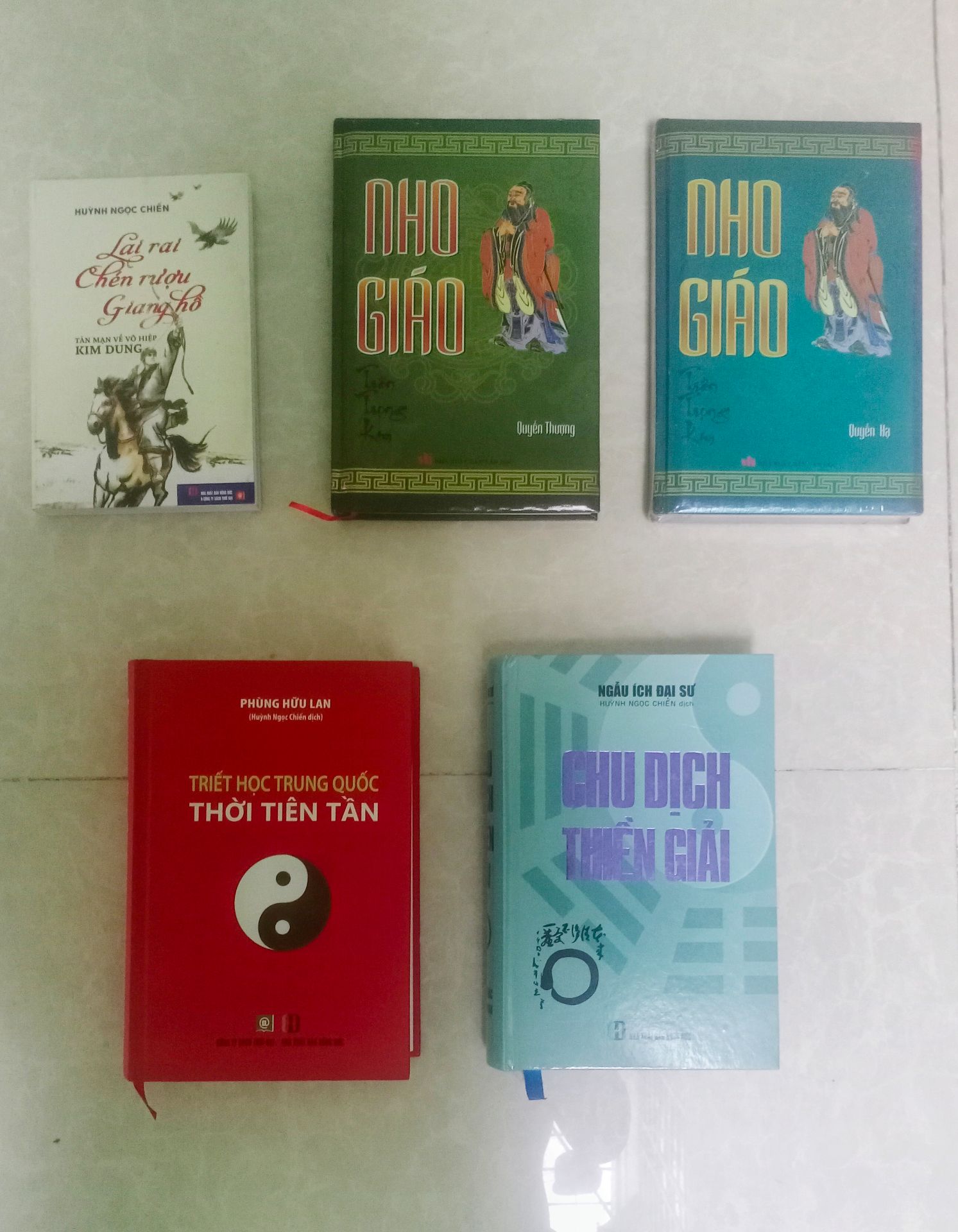 Bộ sách Nho Giáo quý hiếm và biên khảo công phu của cụ TRẦN TRỌNG KIM. Chúng ta nên thành kính và cảm ơn những nhà giáo dục chân chính cho đời như các Cụ NHƯỢNG TỐNG _ Nam Hoa Kinh; TRẦN TRỌNG KIM _ Nho Giáo; NGUYỄN DUY CẦN _ LÃO TRANG, DỊCH LÝ; HÙYNH NGỌC CHIẾN _Dịch lý, Thiền Tông, Kim Dung học; ĐỖ LONG VÂN, BÙI GIÁNG _ bình phẩm văn học & thi ca.🍓🍓🍓🍓🍓 Bộ sách Nho Giáo quý hiếm và biên khảo công phu của cụ TRẦN TRỌNG KIM. Chúng ta nên thành kính và cảm ơn những nhà giáo dục chân chính cho đời như các Cụ NHƯỢNG TỐNG _ Nam Hoa Kinh; TRẦN TRỌNG KIM _ Nho Giáo; NGUYỄN DUY CẦN _ LÃO TRANG, DỊCH LÝ; HÙYNH NGỌC CHIẾN _Dịch lý, Thiền Tông, Kim Dung học; ĐỖ LONG VÂN, BÙI GIÁNG _ bình phẩm văn học & thi ca.🍓🍓🍓🍓🍓