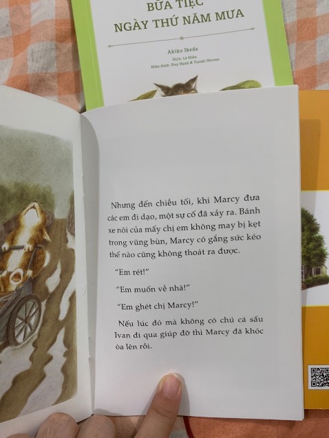 Sop giao ko thiếu 1 cuốn nào, bọc kĩ sách ko có hỏng đâu nên yên tâm, sách nhỏ nhỏ xinh xinh lắm nha
