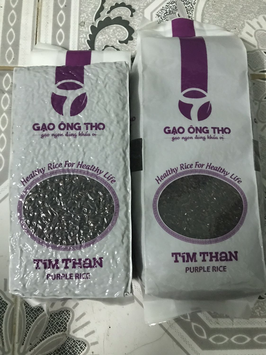 Đóng gói cẩn thận, đủ 2 bao , mỗi bao 1 kg. Một bao được hút chân không , một bao thì không. Đóng gói cẩn thận, đủ 2 bao , mỗi bao 1 kg. Một bao được hút chân không , một bao thì không.