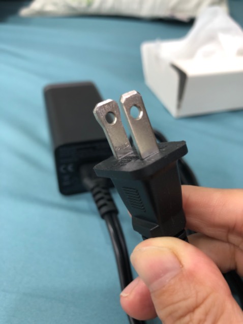 Chuôi cắm bị lỗi. Nhờ hãng đổi lại giúp