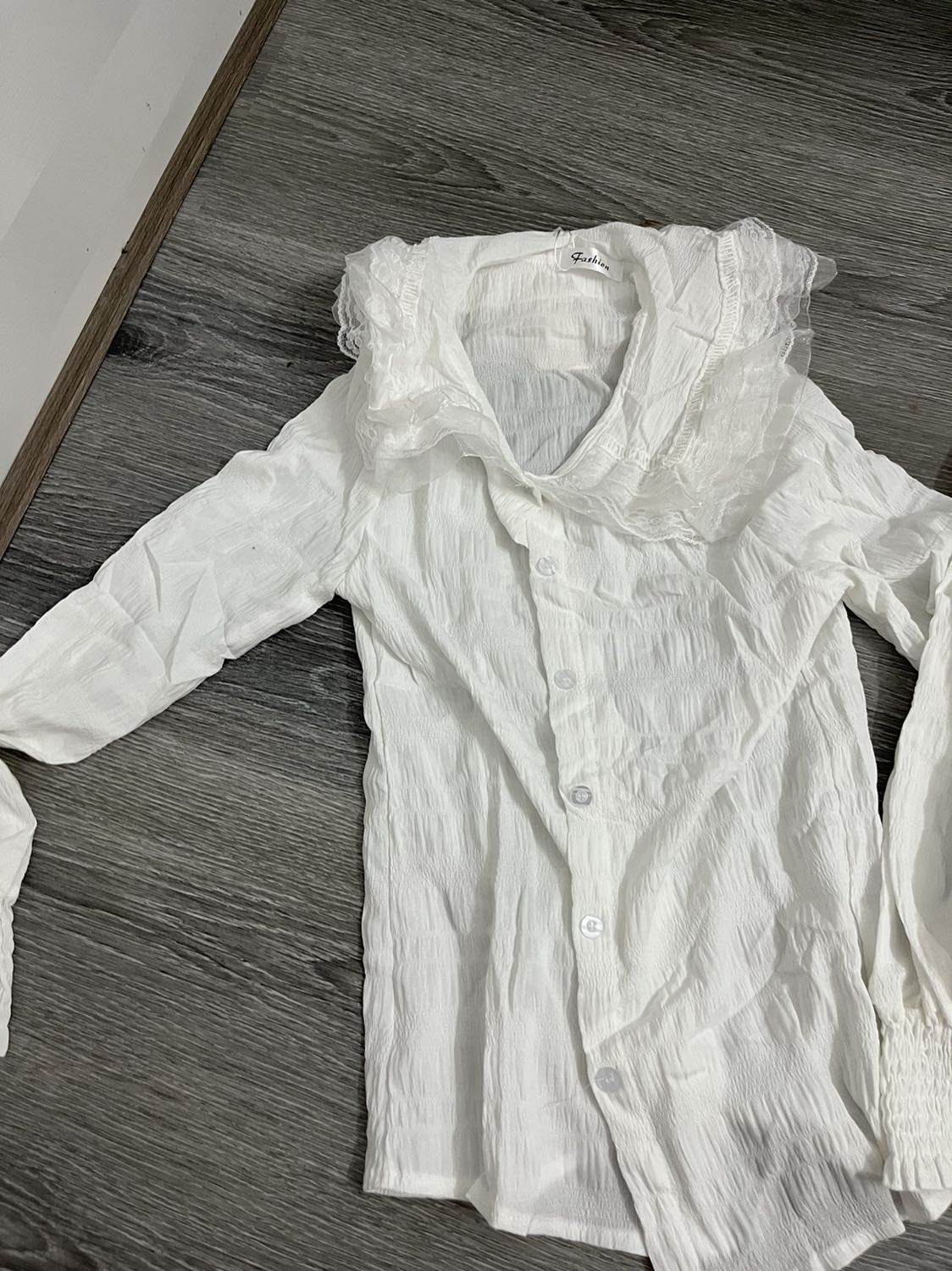 giao hàng rất nhanh. Máy dễ sử dụng may rất êm. Có nhiều sự lựa chọn đường may. Nhỏ gọn