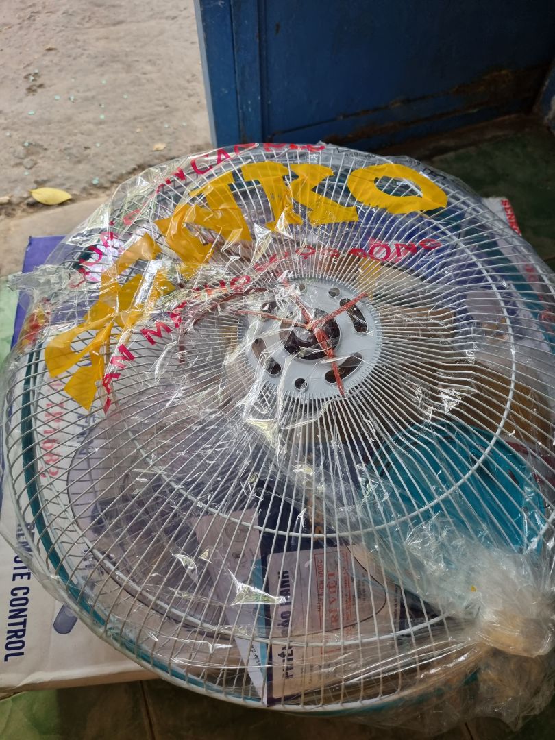 Giao hàng nhanh, hàng được đóng gói cẩn thận. Dễ lắp ráp và còn có thiệp viết bằng tay của người bán