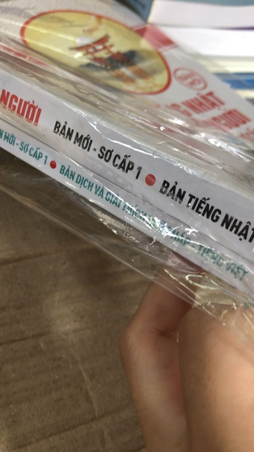 Đặt combo 3 quyển mà shop gửi cho đúng 2 quyển mà không nhắn trước gì cả và nhắn tin cho shop cũng không thấy trả lời 
Rất thất vọng với thái độ của shop