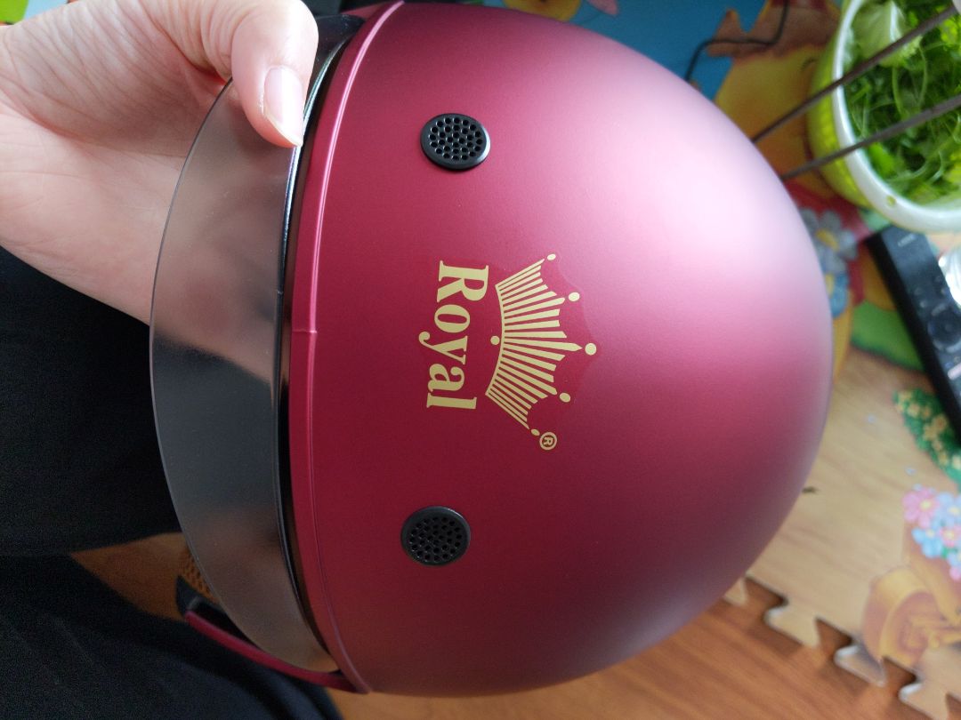 giao hàng từ trong Nam ra mà khá nhanh shipper nhiệt tình gói quà cẩn thận hộp ko bị bóp méo lắm. Mũ đẹp màu giống hình hịn lắm săn đc sale giá rẻ chất lượng đáng mua nhé