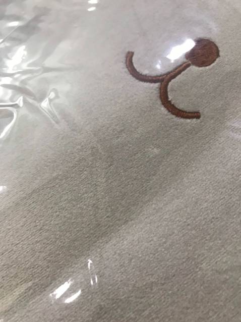 Mình mua tặng bạn, bạn mình rất thích, khen đệm êm, chất vải mịn, màu và kiểu y như shop đăng, rất uy tín, mn nên mua nha