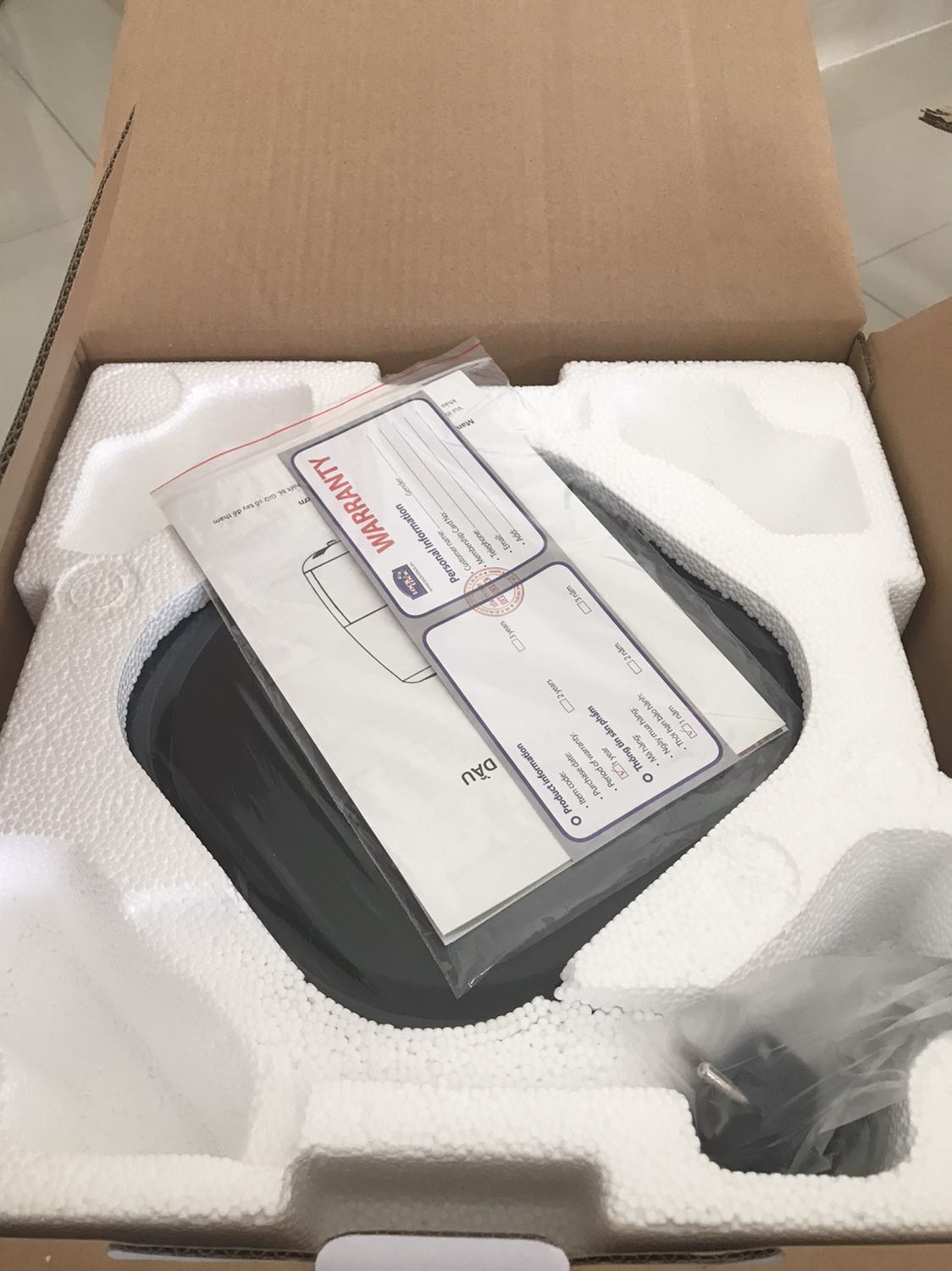 Sản phẩm được đóng gói kỹ càng. Giao nhanh chóng (đặt buổi tối, sáng hôm sau giao) theo gói Tiki Now. Sản phẩm khá to so với suy nghĩ ban đầu, có thể đặt vừa 1 con gà. Sản phẩm mới, không trầy xước. Ấm tượng ban đầu khá hài lòng. Sau một quá trình sử dụng sẽ review lại.