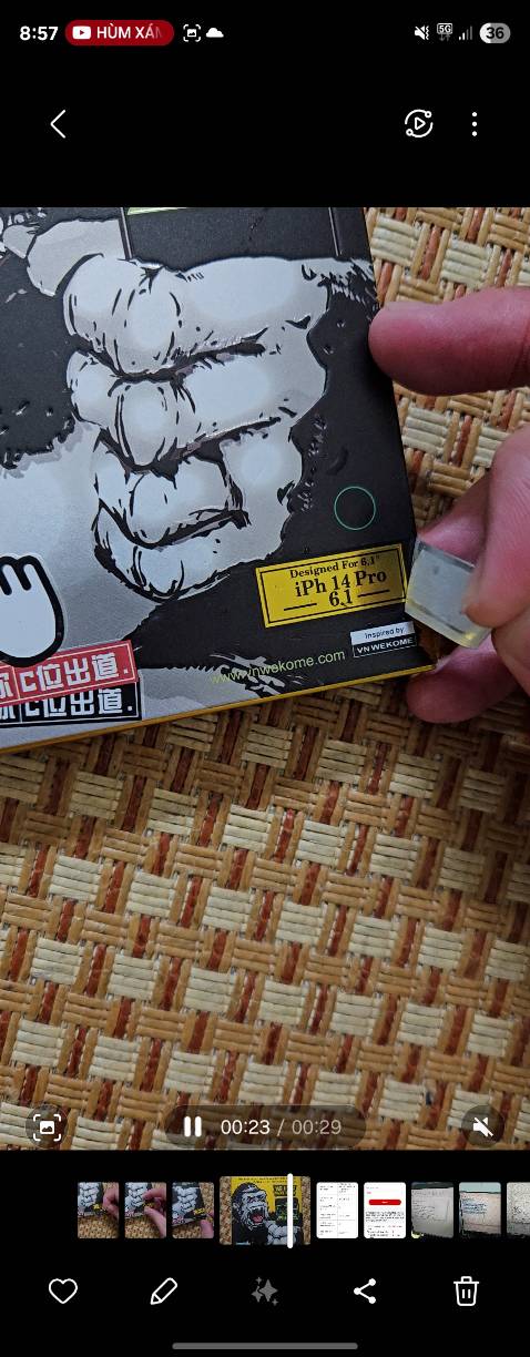 Hèn gì viền đen nó che mất cái màn hình, chán thật sự. Hèn gì viền đen nó che mất cái màn hình, chán thật sự.