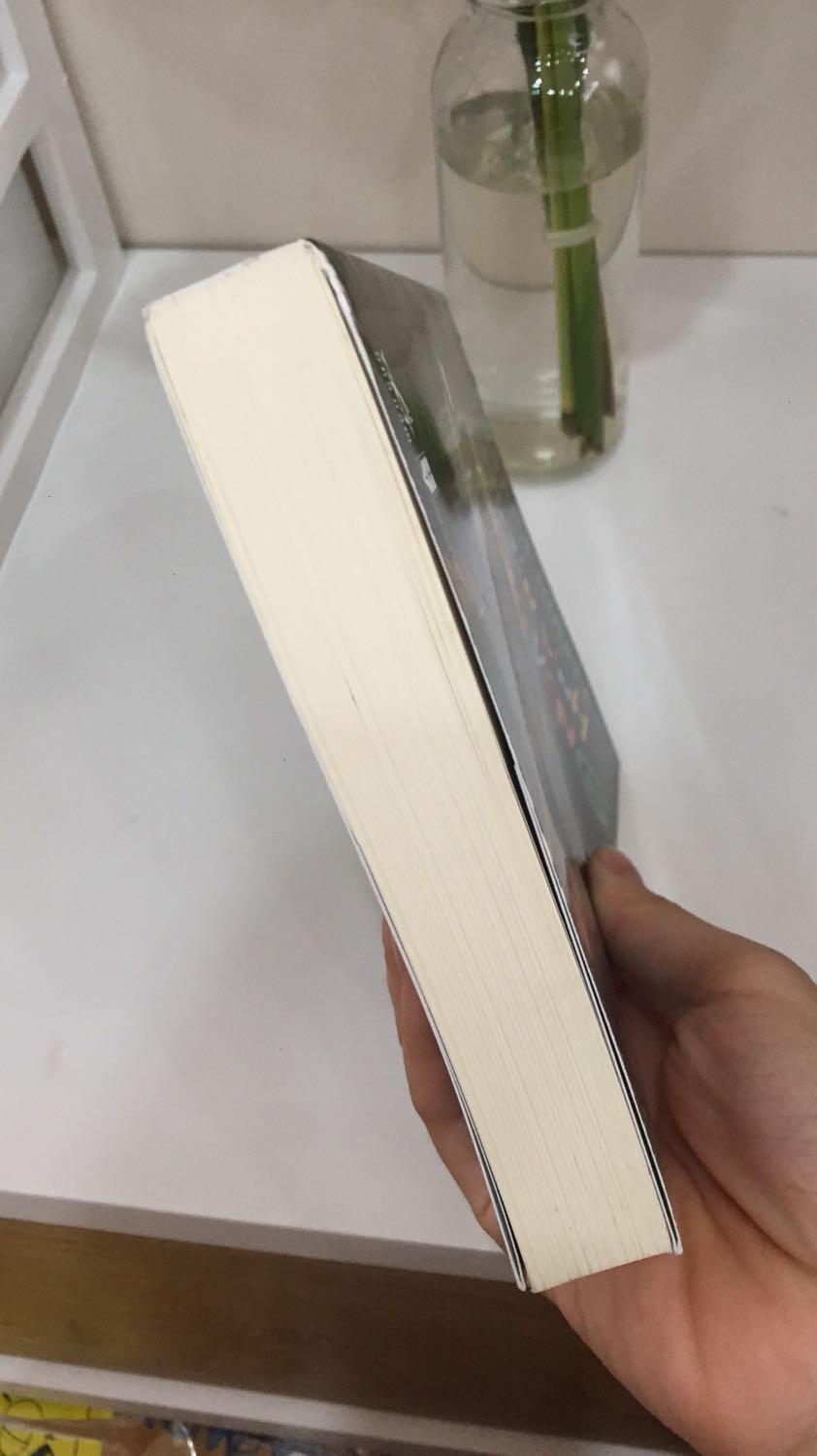 Giao hàng nhanh cực kì hôm trước hôm sau đã có luôn dù mình chọn gói giao hàng vào 4 hôm sau nữa. Sách mới tinh thậm chí còn chưa tháo lớp bọc kính. Mình chỉ biết nhận xét về dịch vụ giao hàng và chất lượng sách tiki đem lại thôi, còn về nội dung mình chưa đọc xong. Sẽ ủng hộ tiki dài dài!!!!