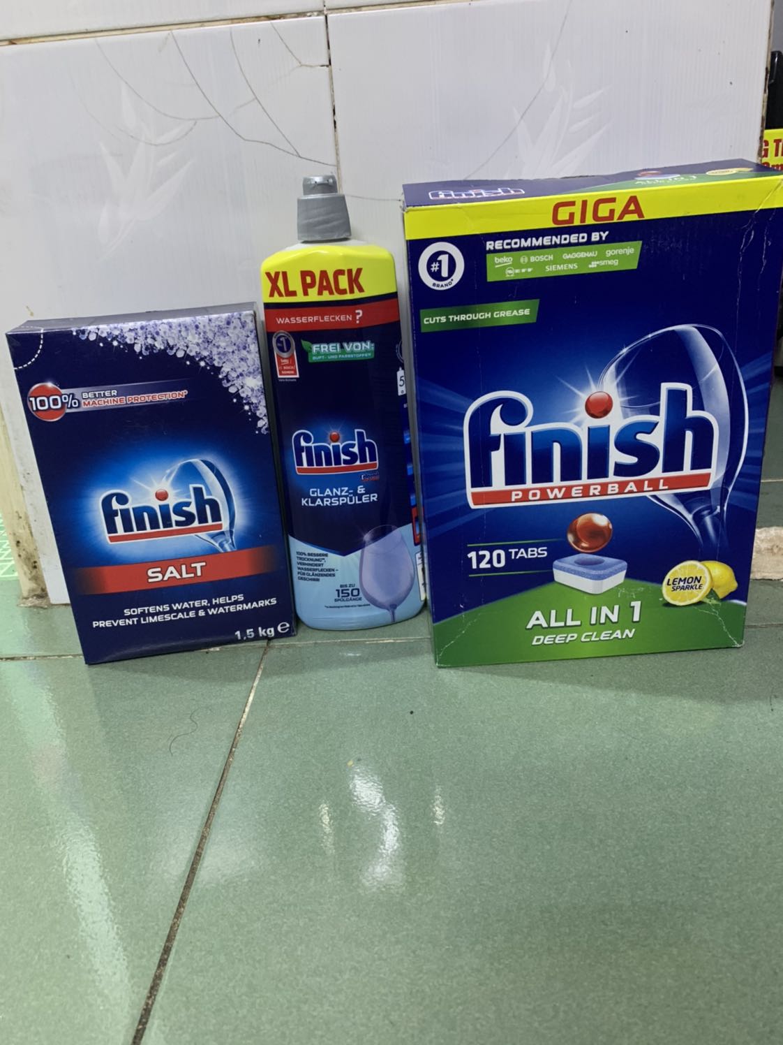 Sản phẩm của siêu thị Đức Việt đong gói cẩn thận , giao hàng đúng hẹn, nhận hàng đủ .Nhưng viên rửa bát đặt hàng là MEGA nhưng nhận được là GIGA . Ko biết GIGA chất lượng giống MEGA ko? Chất lượng ra sao? Nhờ ai biết giải thích dùm cho. Xin cảm ơn