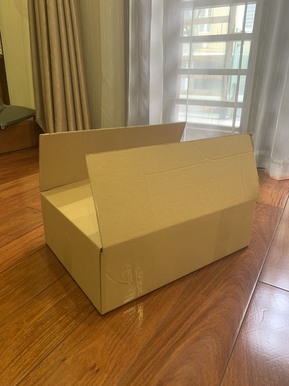 Đặt thùng kích thước 43x31x31.5 nhưng thùng shop giao cho tôi chắc là kích thước 43x31x13. 30 thùng giao sai hoàn toàn toàn kích thước làm lỡ hết việc của tôi. Vì tôi ko có đủ thời gian để đổi lại nên mời shop nhận 1*