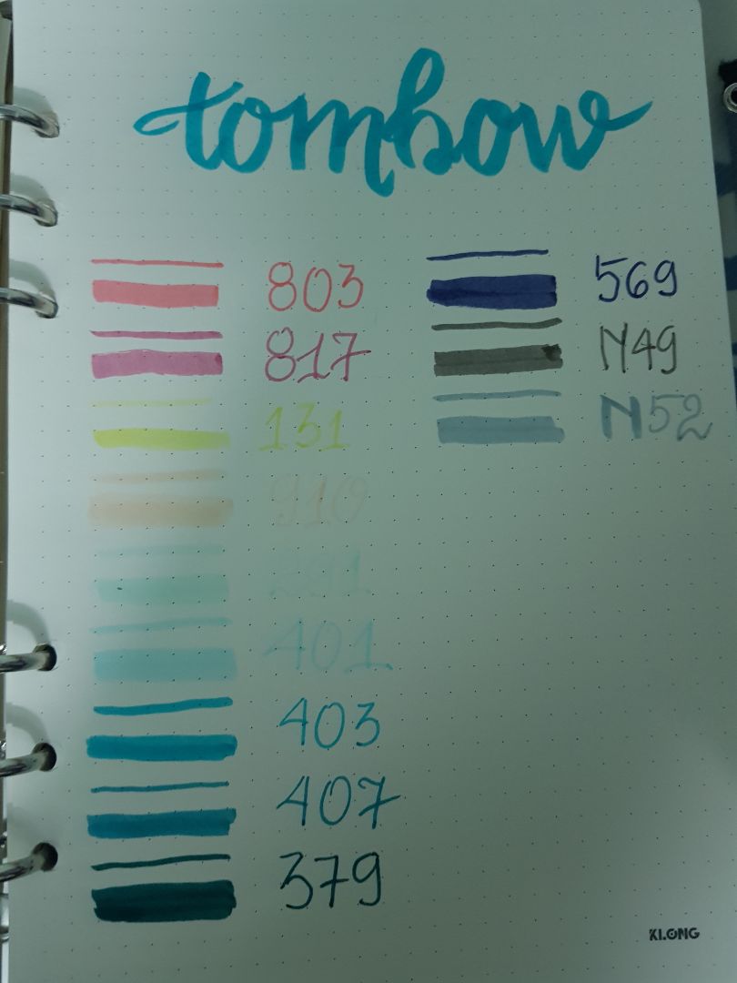 Hẳn là không có gì để bàn cãi về em Tombow này nữa rồi. Mực ra đều màu, đầu cọ mềm mại. Bạn nào mê quay viết thì chắc độ dài của em ấy khá là vừa tay :))) lại còn mua đc với giá rất tốt ^^
Tuy nhiên nếu mua bản màu này có 4 màu khá nhạt nên rất khó sử dụng.
Riêng giao hàng đợt này quá quá lâu, từ SG về bình thường k lâu như vậy, xong mình thấy giao hàng 7 ngày mình cũng chấp nhận vì dịch. Nhưng k hiểu sao đến ngày thứ 6 mới giao cho bên giao hàng. Và cuối cùng là muộn hơn thời gian dự kiến.