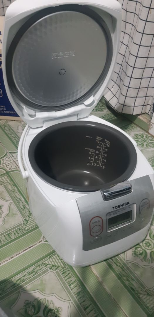 Cảm ơn tiki đã mang cho mình một chiếc nồi xinh xắn. Đắn đo mãi giữa các nhà bán hàng về giá và dịch vụ, cuối cùng chọn Tiki. Chỉ sau một ngày đặt hàng đã có sản phẩm giao tận tay,không những thế còn gửi OTP nhận hàng để tránh giao nhầm hàng giá trị cao. Nồi nhìn rất cưng và đẹp. Lòng nồi thực sự rất dày so với các sản phẩm mình đã sử dụng. Hôm nay nấu bữa đầu tiên với gạo ST25 siêu ngon luôn. Khuyên dùng nha cả nhà Cảm ơn tiki đã mang cho mình một chiếc nồi xinh xắn. Đắn đo mãi giữa các nhà bán hàng về giá và dịch vụ, cuối cùng chọn Tiki. Chỉ sau một ngày đặt hàng đã có sản phẩm giao tận tay,không những thế còn gửi OTP nhận hàng để tránh giao nhầm hàng giá trị cao. Nồi nhìn rất cưng và đẹp. Lòng nồi thực sự rất dày so với các sản phẩm mình đã sử dụng. Hôm nay nấu bữa đầu tiên với gạo ST25 siêu ngon luôn. Khuyên dùng nha cả nhà