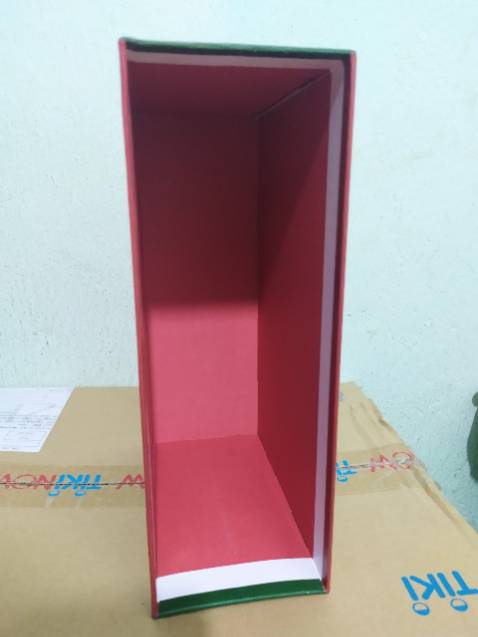 Hài lòng về trải nghiệm mua sách
- Về chất lượng: Sách bán theo combo đẹp, sang trọng. Khi nhận hàng hộp sách còn nguyên màng co bọc xung quanh chứ không bị rách nát hay lỗi gì. Về 2 quyển sách thì chất lượng tốt, mới nguyên, giấy đẹp và thơm :3
- Về giá cả: Mình săn được combo với giá giảm 50% khá hài lòng.
- Về vận chuyển: Mình chọn gói TikiNOW giao hàng nhanh 2-3h và còn được mã freeship TikiNOW 39k. Từ lúc đặt hàng đến lúc nhận hàng chỉ mất đúng 1 tiếng đồng hồ. TikiNOW đỉnh thực sự. Shipper thân thiện dễ thương.