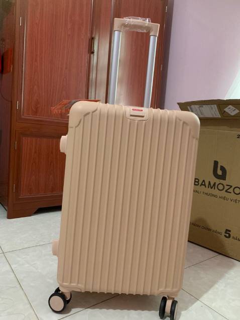 Shop quá uy tín, giao hàng siêu nhanh, mình hỏi khá nhiều nhưng shop vẫn nhiệt tình tư vấn, vali chất lượng khỏi phải bàn, giá cả hợp lí, định kh đánh giá nhưng shop xịn xò quá nên đánh giá để mn mua nha ^^