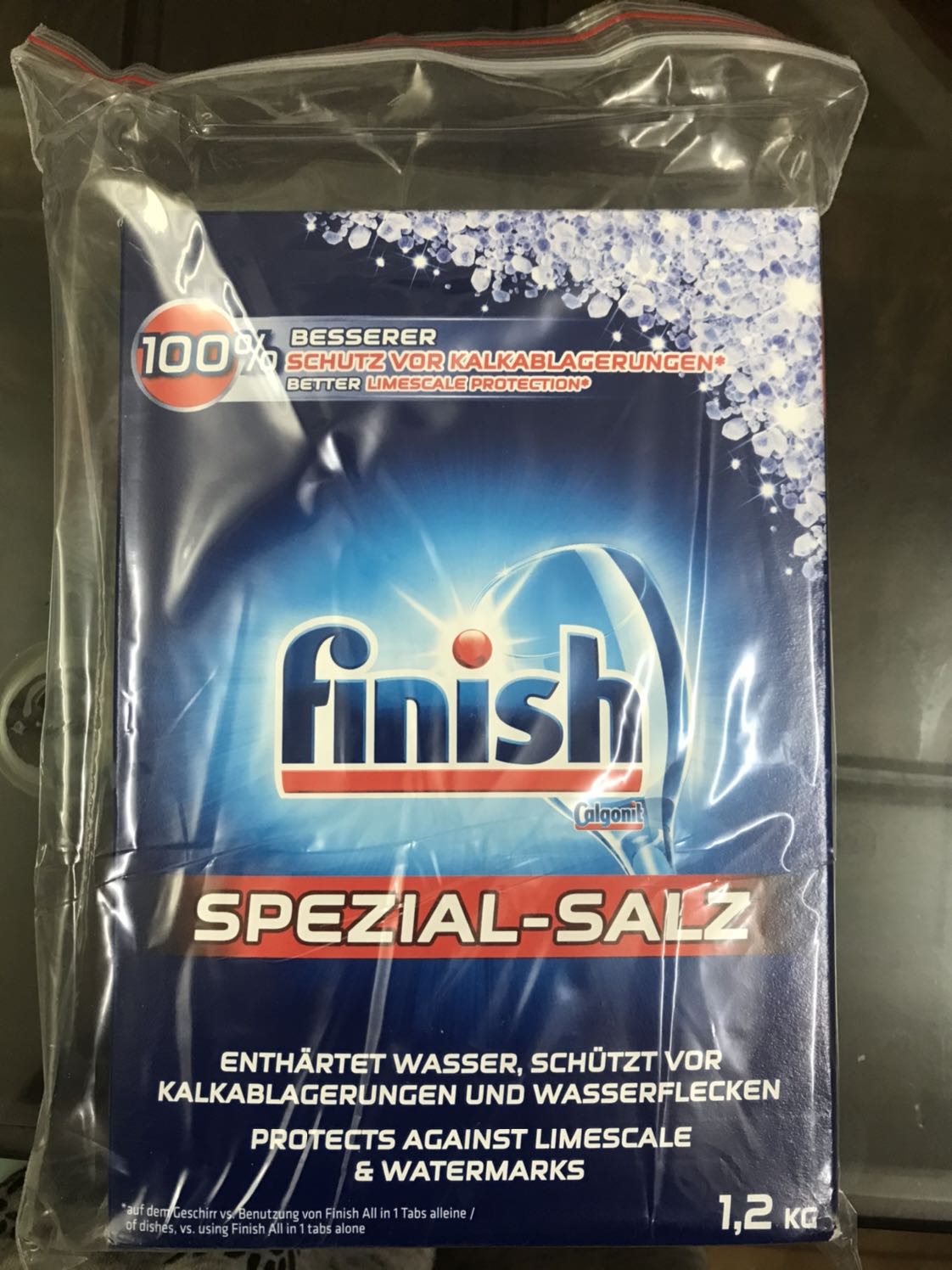 Hàng được đóng gói rất cẩn thận (bên ngoài là lớp giấy bóng chống va đập, bên trong là túi zip bao hộp), hàng chính hãng (quét mã vạch đầy đủ), hàng mới (SX cuối tháng 8/2019), Tiki giao hàng nhanh (chỉ 1 ngày sau khi đặt hàng). Chắc chắn sẽ tiếp tục mua.