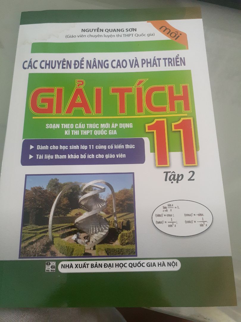Sách được giao sớm hơn thời hạn dự kiến, còn mới nhưng mà phần góc trái phía trên bị vào nước nên khu vực đó trang nào cũng bị nhăn. Tuy vậy vẫn chấp nhận được, sách vẫn rất đẹp.