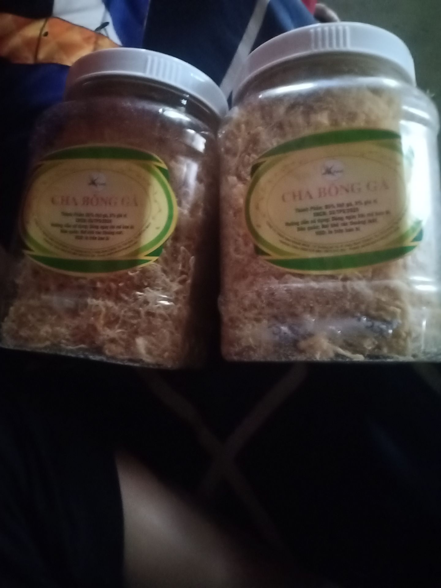 giao hàng nhanh . ruốc hoi ngọt nhưng trẻ con rất thích .nên mua hợp giá tiền mà ăn cũng ngon ko bị cay