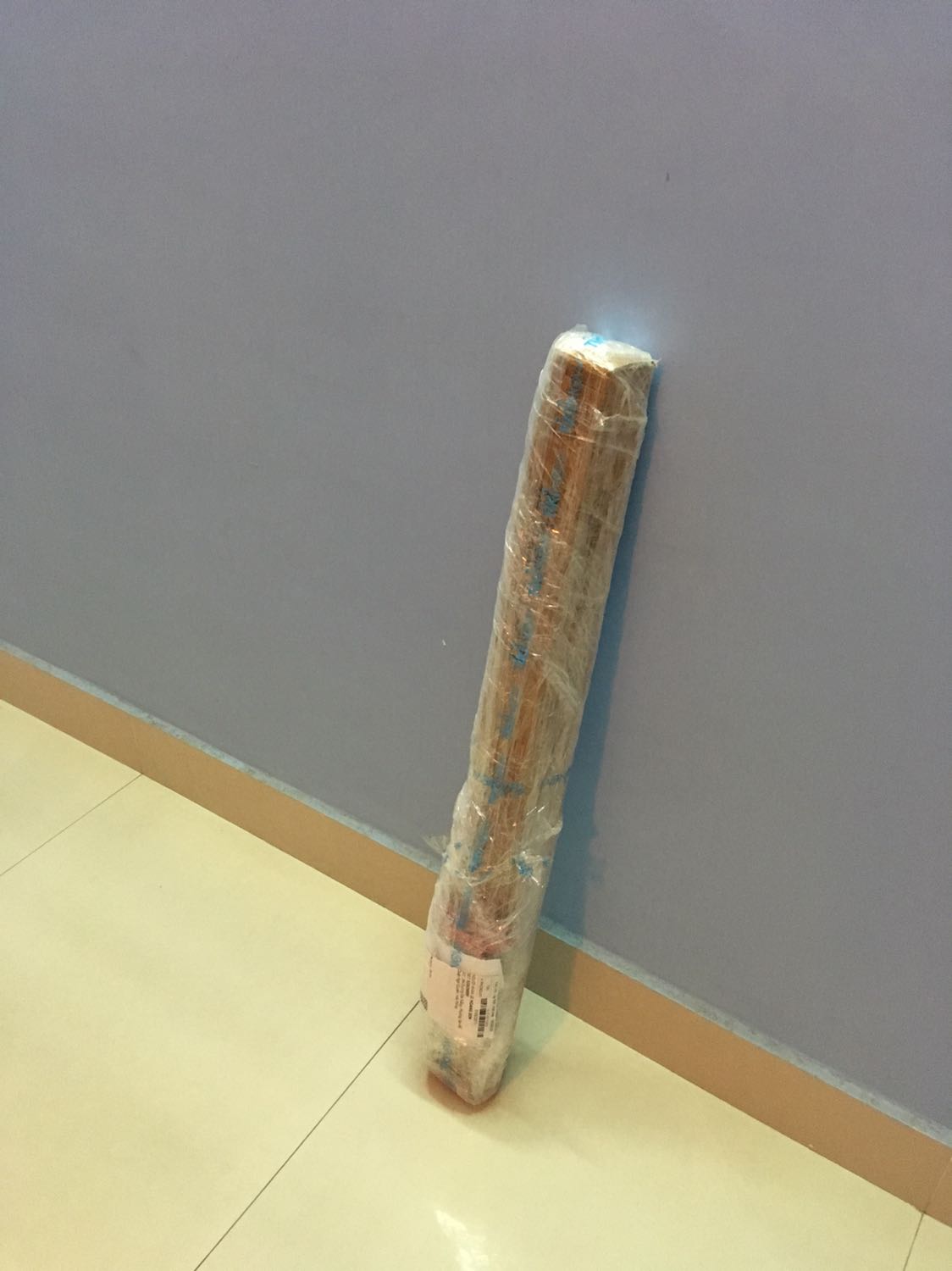 Tiki giao hàng nhanh, đóng gói cẩn thận. Xà chắc chắn, găng tay tốt.
(Y)