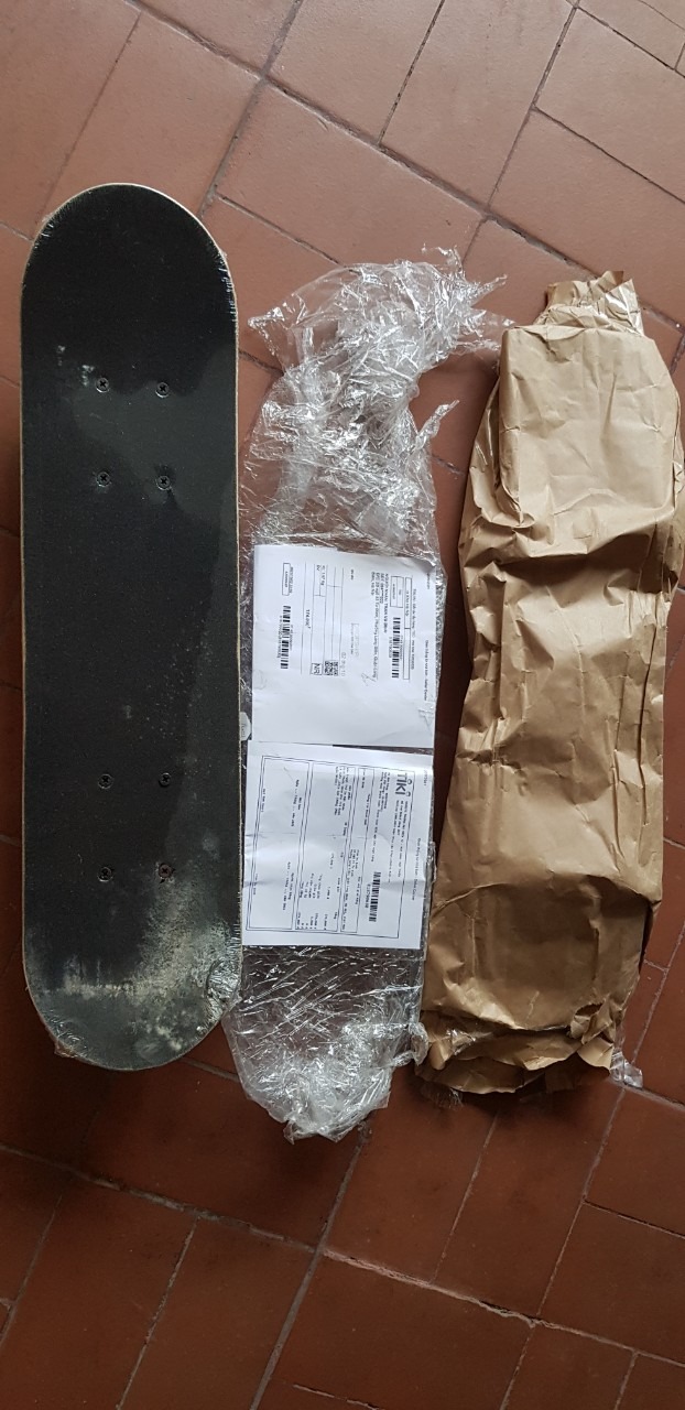 Shop Đại Nam Sport giao hàng cũ, mốc trắng.
Mặt chống nhám bị bong tróc ngay khi chạm vào.
Đang chờ Tiki xử lý đổi trả. (Nhân viên Tiki rất nhiệt tình, đánh giá cao!)