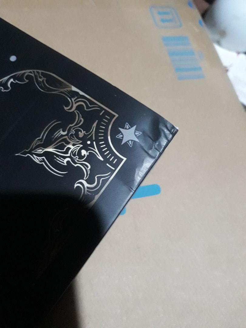 Truyện giao nhanh, nhưng mình đặt 2 quyển truyện đều cỡ to mà tiki nhét vô cái hộp bé lúc mở hộp sách chật cứng lấy ra khó, lấy ra xem truyện thì lại bị dập nặng mất 1 góc😥, mong tiki sau này chú ý có thể cho hộp rộng vừa 2 quyển chứ đã không bọc chống xóc, còn nhét cố vô hộp thì hỏng hết truyện