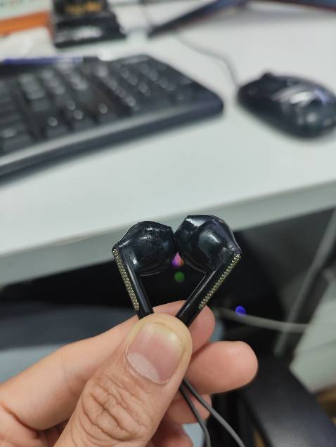 Hàng như hàng củ, dính keo các kiểu như hàng sài rồi. Tiền nào của đó quá chán Hàng như hàng củ, dính keo các kiểu như hàng sài rồi. Tiền nào của đó quá chán