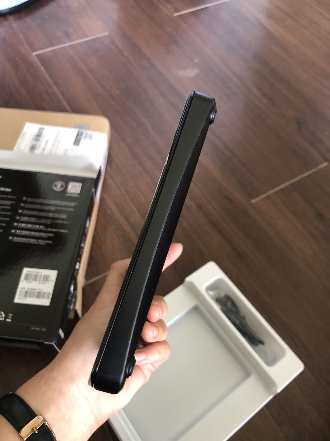 Giao hàng rất nhanh luôn. Hôm qua đặt hôm nay đã có. *** thử DVD học tiếng anh của mình là chạy ổn nè. Còn về bền không thì qua khoảng thời gian sử dụng mới biết được. Ban đầu nhận sản phẩm thấy rất ưng ý. Cảm ơn Tiki nhiều nhé ☺️