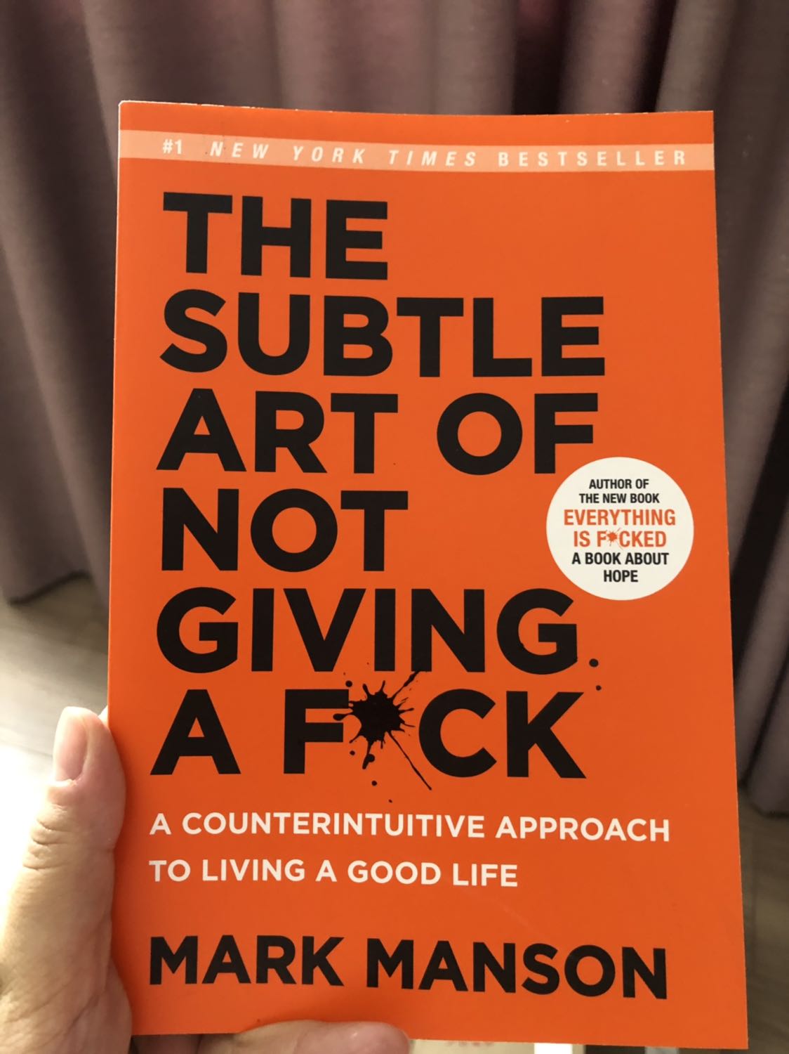 Giao hàng siêu nhanh, vừa đặt tối qua sáng nay đã ship rồi ! Mà gáy sách bị rách chút hức hức :(