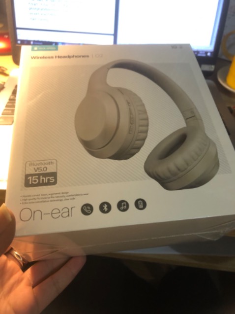 Giao hàng nhanh. Gói hàng cẩn thận.
Tai nghe bắt bluetooth laptop và điện thoại tốt. Đầy đủ phụ kiện sạc và đầu kết nối. Nên mua