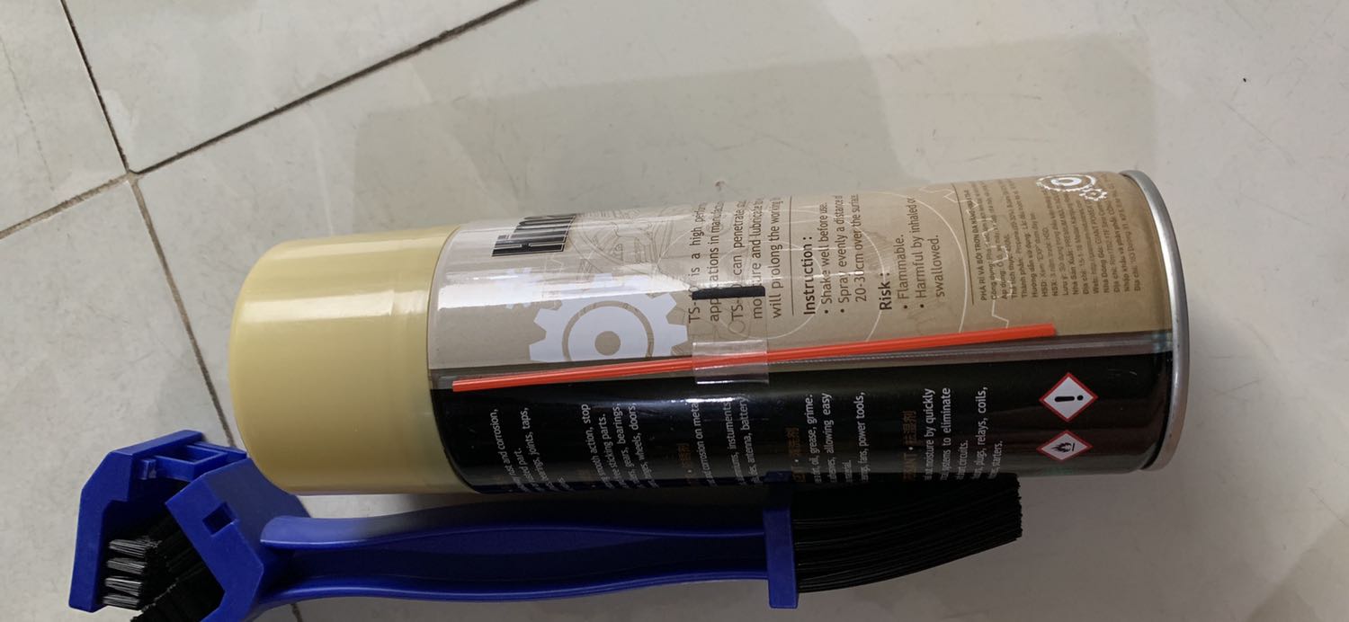 Giao hàng lỗi cho khách, chai phá rỉ bị không còn lớp bọc bên ngoài, bàn chải thì bị gãy chốt mà cũng gửi
Bó tay với kiểu buôn bán này