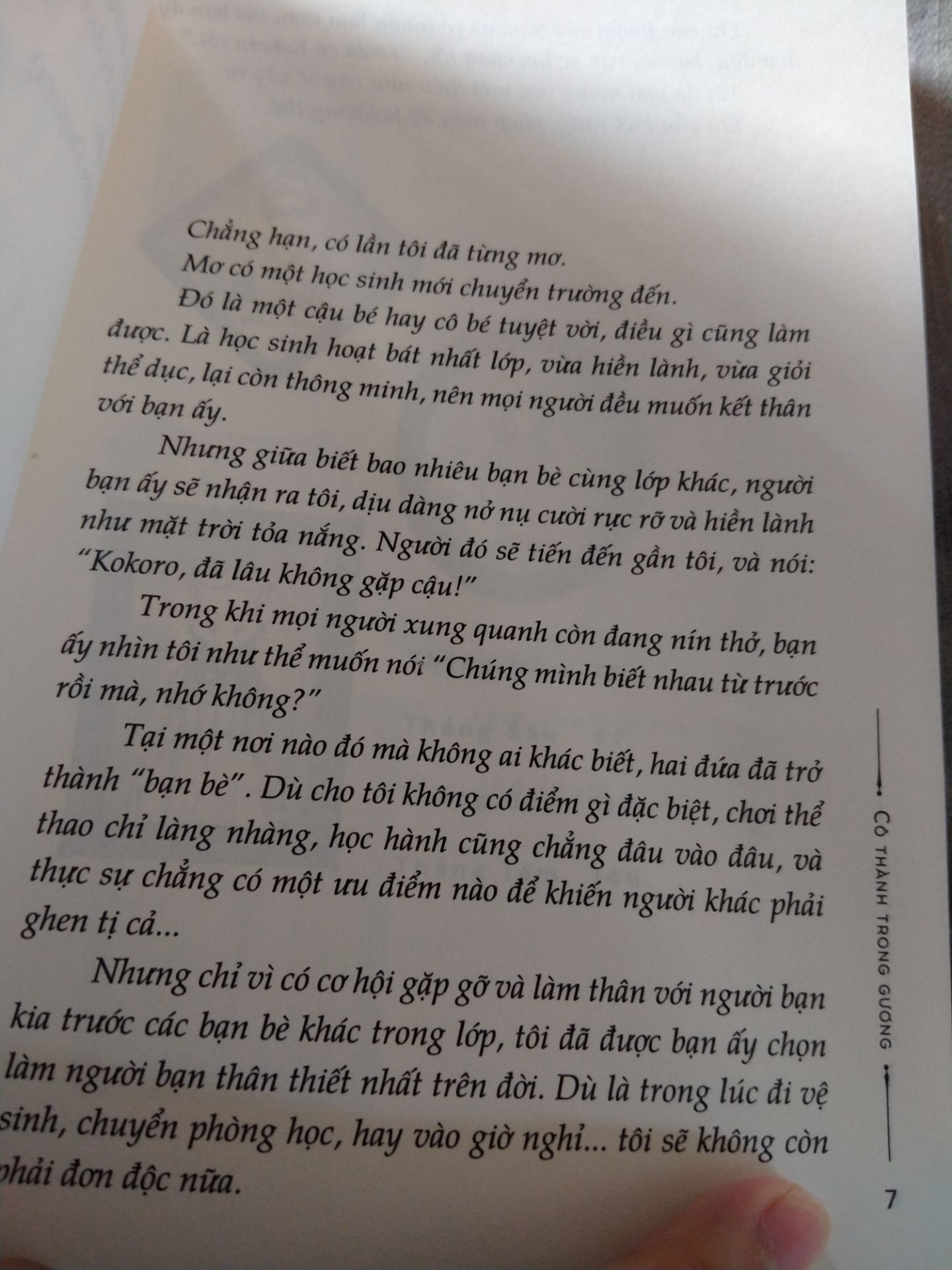 không hay đến mức xuất sắc nhưng cũng ko tệ, điều mình ko thích là đến gần nửa quyển mà câu chuyện cứ lan man về việc những đứa trẻ đến lâu đài mỗi ngày ns chuyện vs nhau nhưng ko có tiến triển gì nổi bật, cả cách kokoro cứ im lặng và suy nghĩ quá nhiều đến mức vớ vẩn dù rằng mẹ của cô bé thật sự rất kiên nhẫn và tôn trọng con gái mình. Nhưng đến cuối nửa sau thì câu chuyện khá hấp dẫn và được đẩy nhanh hơn(một cách hơi chóng vánh), có xúc động và có bất ngờ nữa. Tuy nhiên lời giới thiệu sách có hơi khoa trương khi nói đến xúc động tột cùng rồi là một cuộc phiêu lưu, thay vào đó câu chuyện thực tế hơn và ko quá mức thần kì hay hồi hộp. Dù có xúc động, nhưng nó vẫn chưa đến mức mạnh mẽ gắn kết vs ng đọc. Tuy nhiên mình mong có tập 2, vì mình muốn bt câu chuyện tiếp theo giữa Rion và Kokoro.