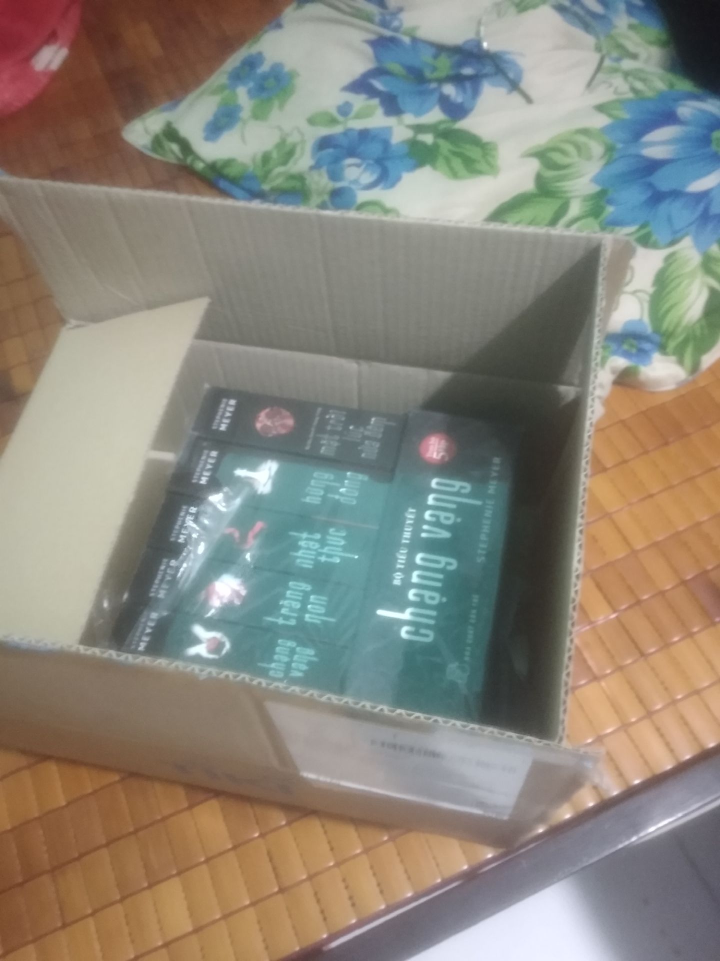 nói chung là hộp full box đẹp hộp nguyên không cấn móp ì , đặt 18h hôm trước 9h sáng hôm sau shiper ninjavan gọi nhận hàng ,  nhưng sach khổ nhỏ nha mọi người không như kì vọng